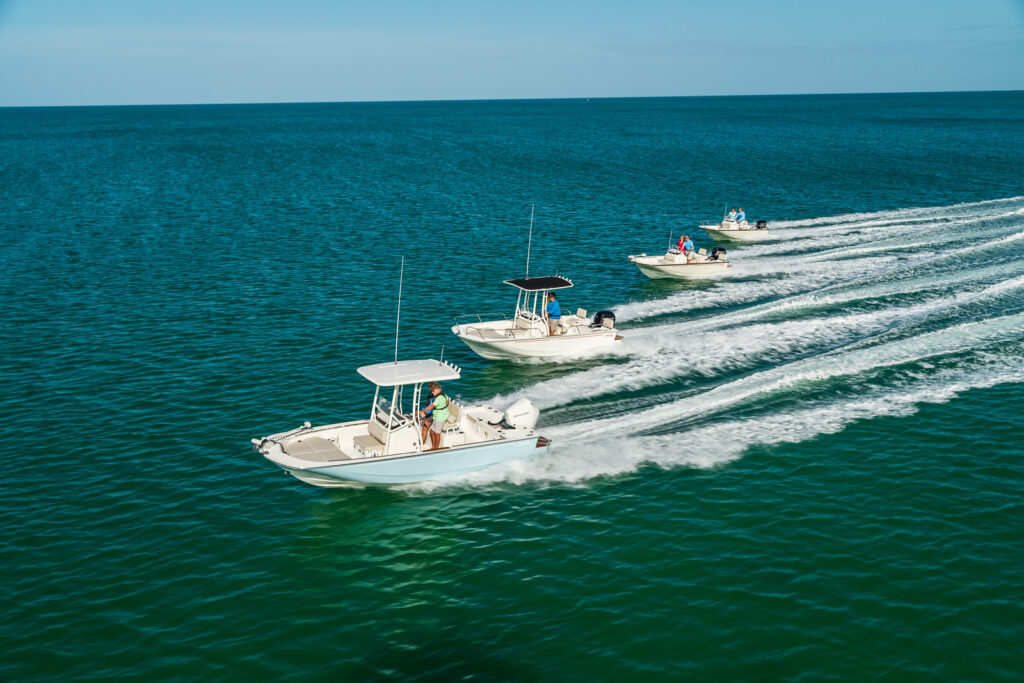 BOSTON WHALER　沈まない究極の安心感と特別な船上時間。